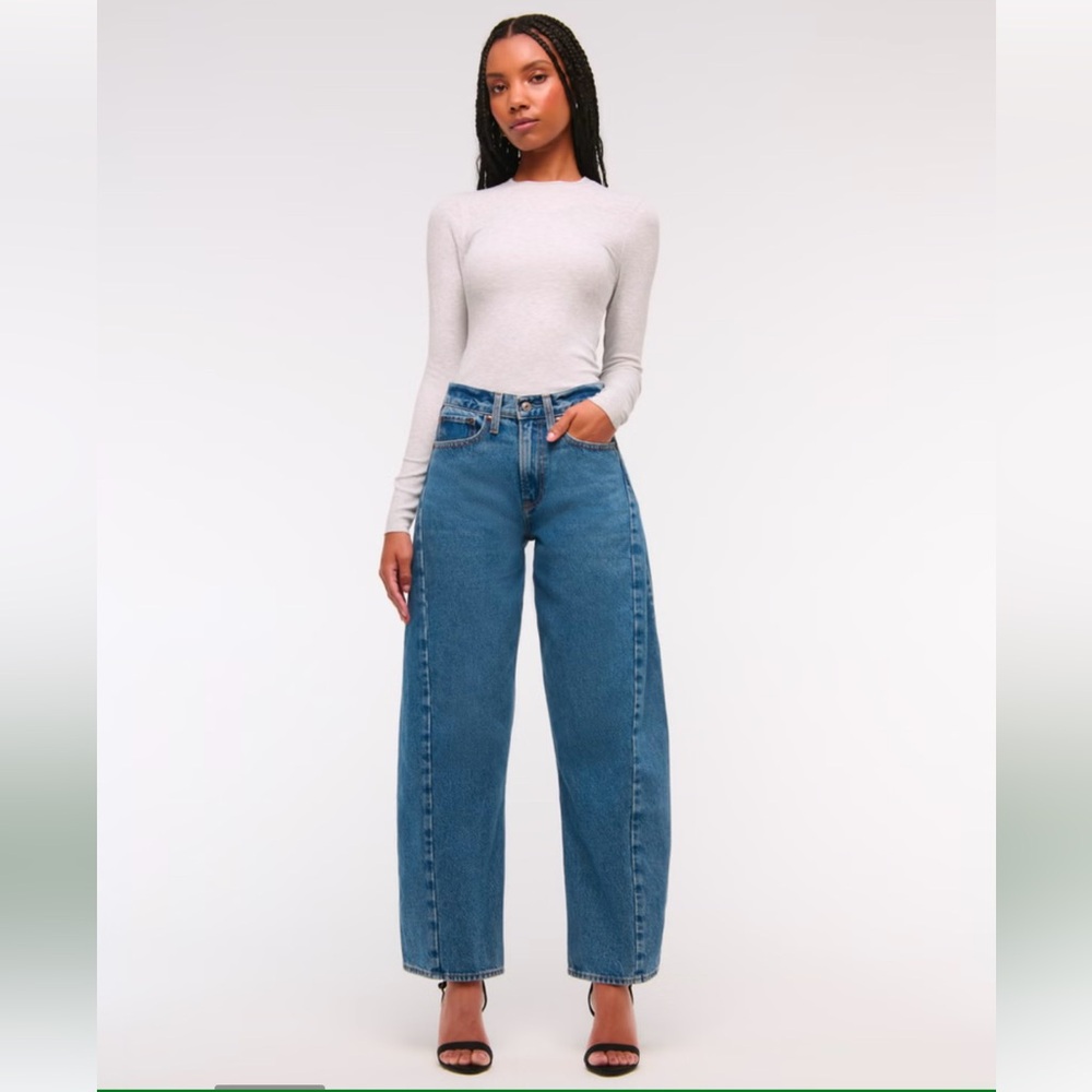 Barrel A&F jeans, medium wash, micros, curve love